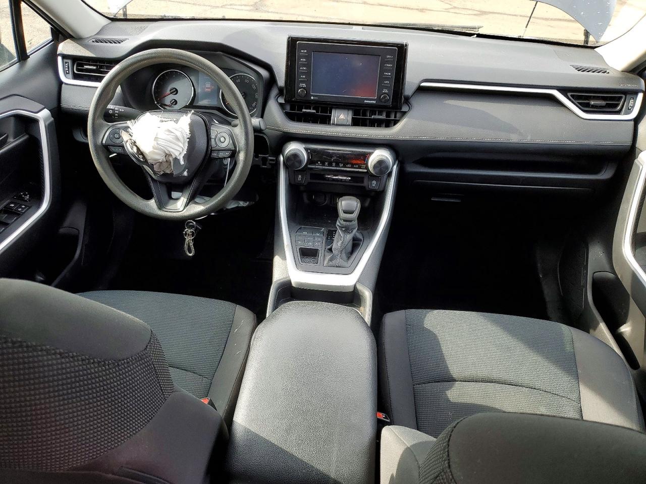 2021 TOYOTA RAV4 LE photo 8