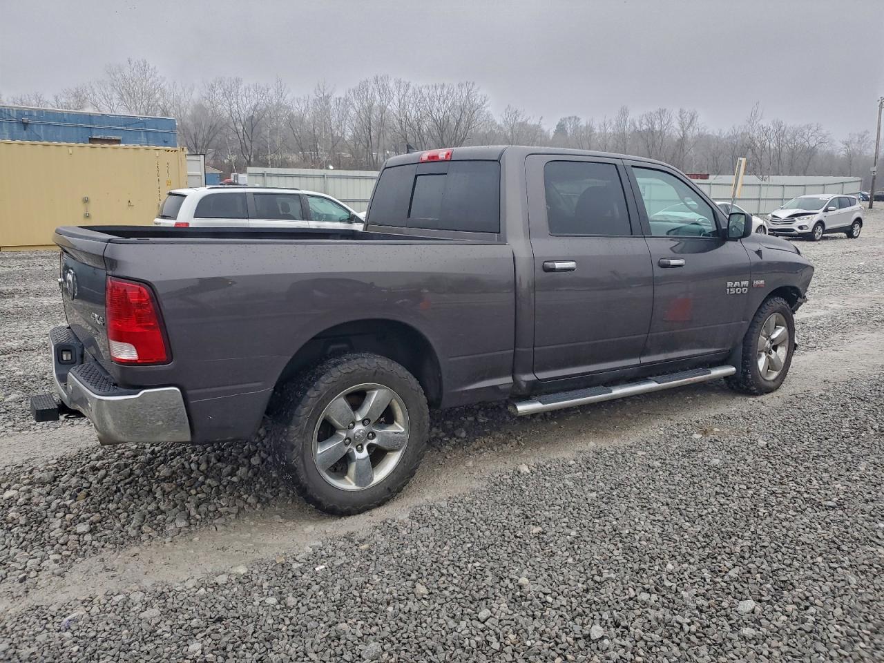 2015 RAM 1500 SLT photo 3