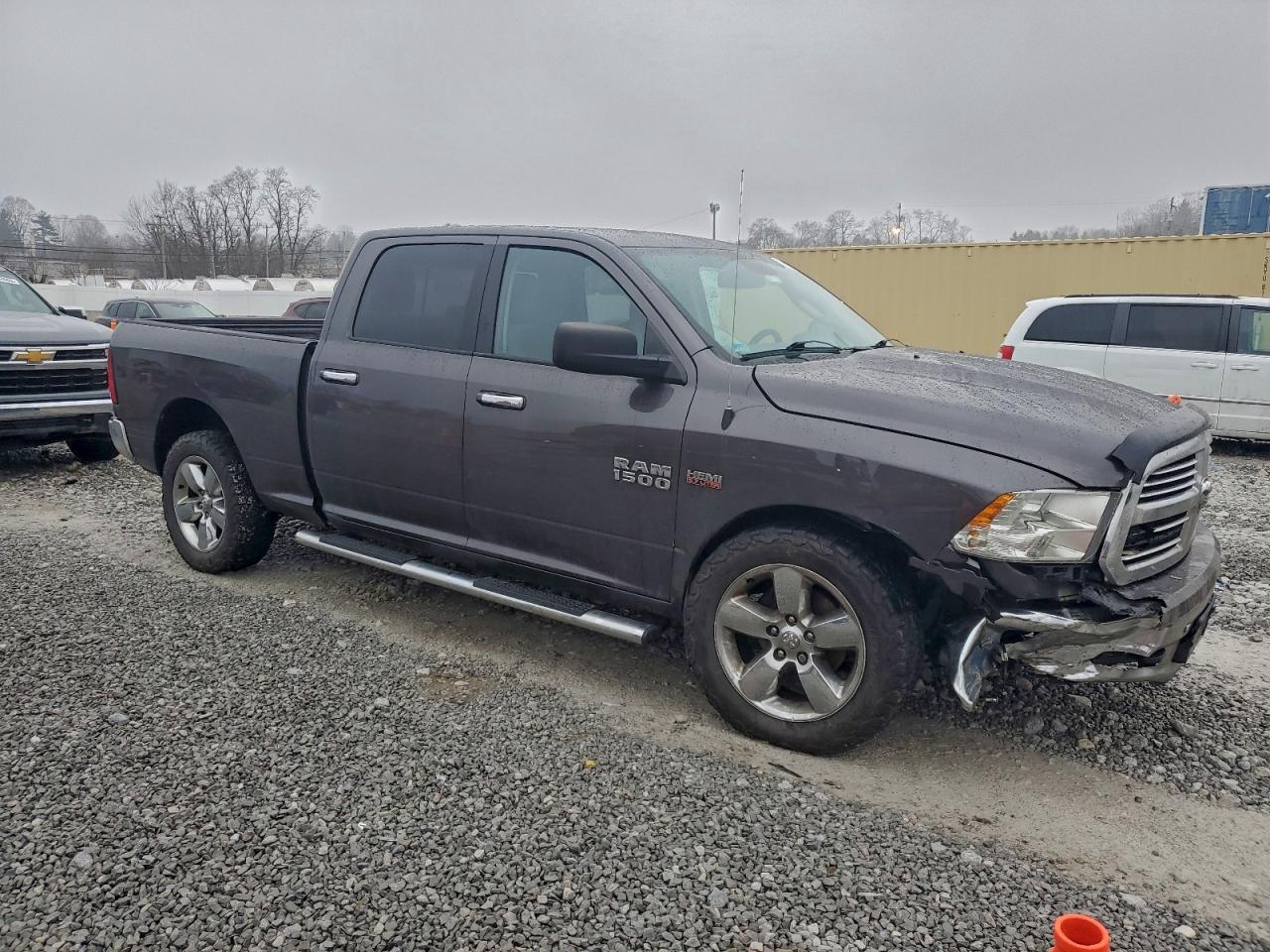 2015 RAM 1500 SLT photo 4