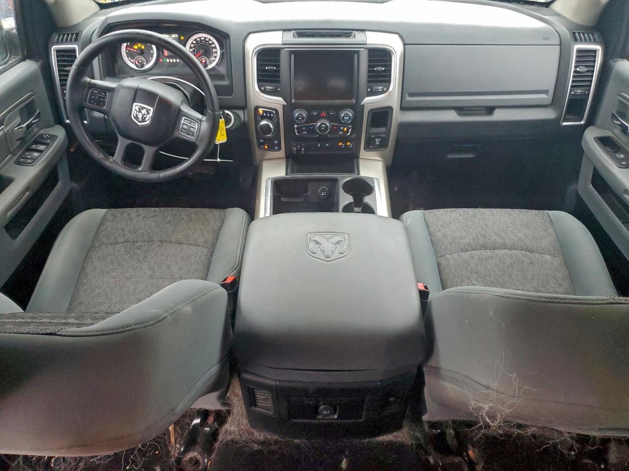 2015 RAM 1500 SLT photo 8