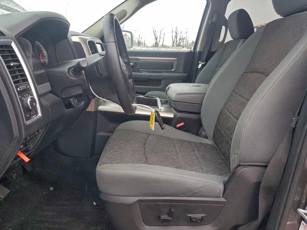 2015 RAM 1500 SLT photo 7