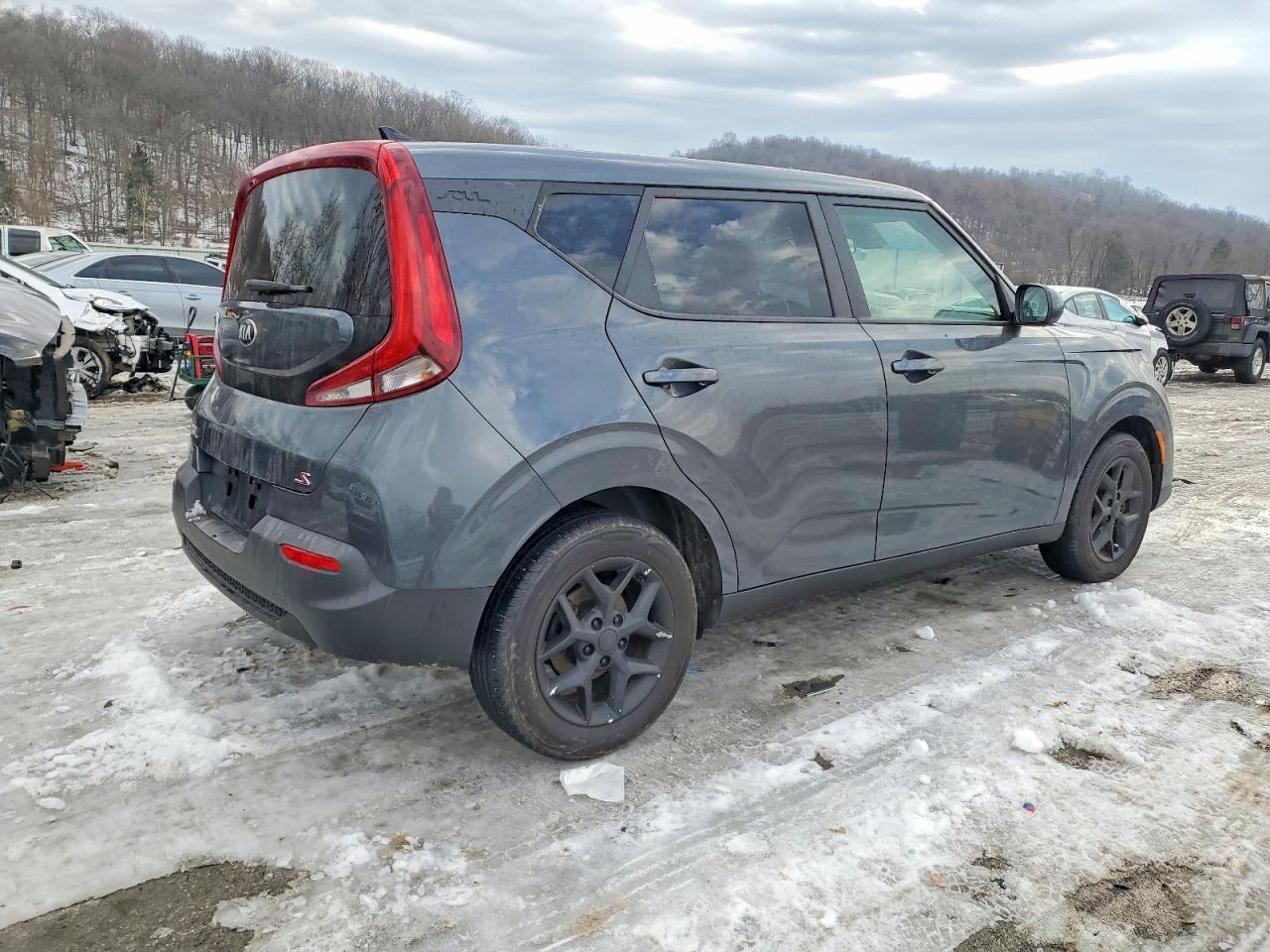 2022 KIA SOUL LX photo 3