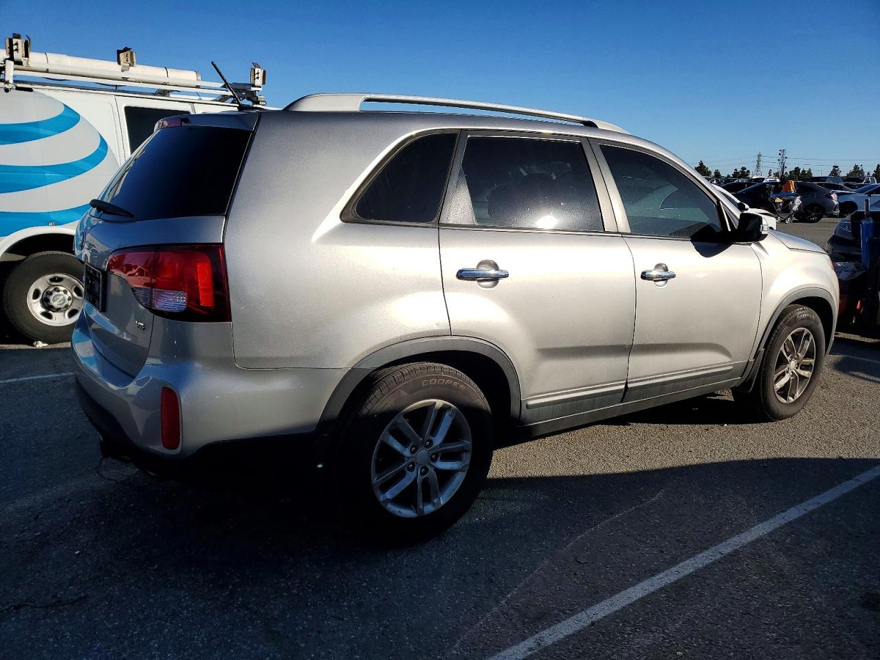 2015 KIA SORENTO LX photo 3