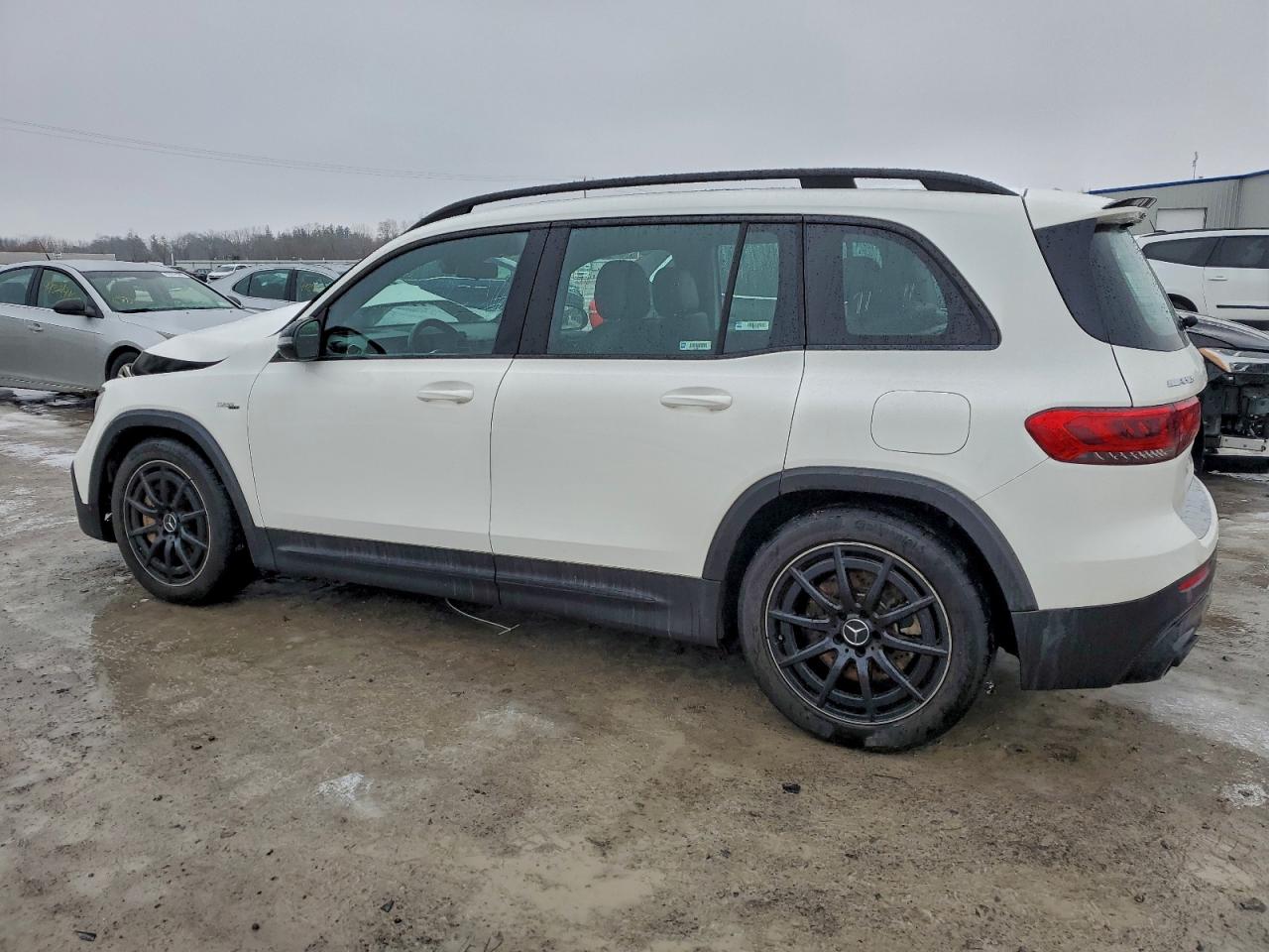 2021 MERCEDES-BENZ GLB AMG 35 4MATIC photo 2