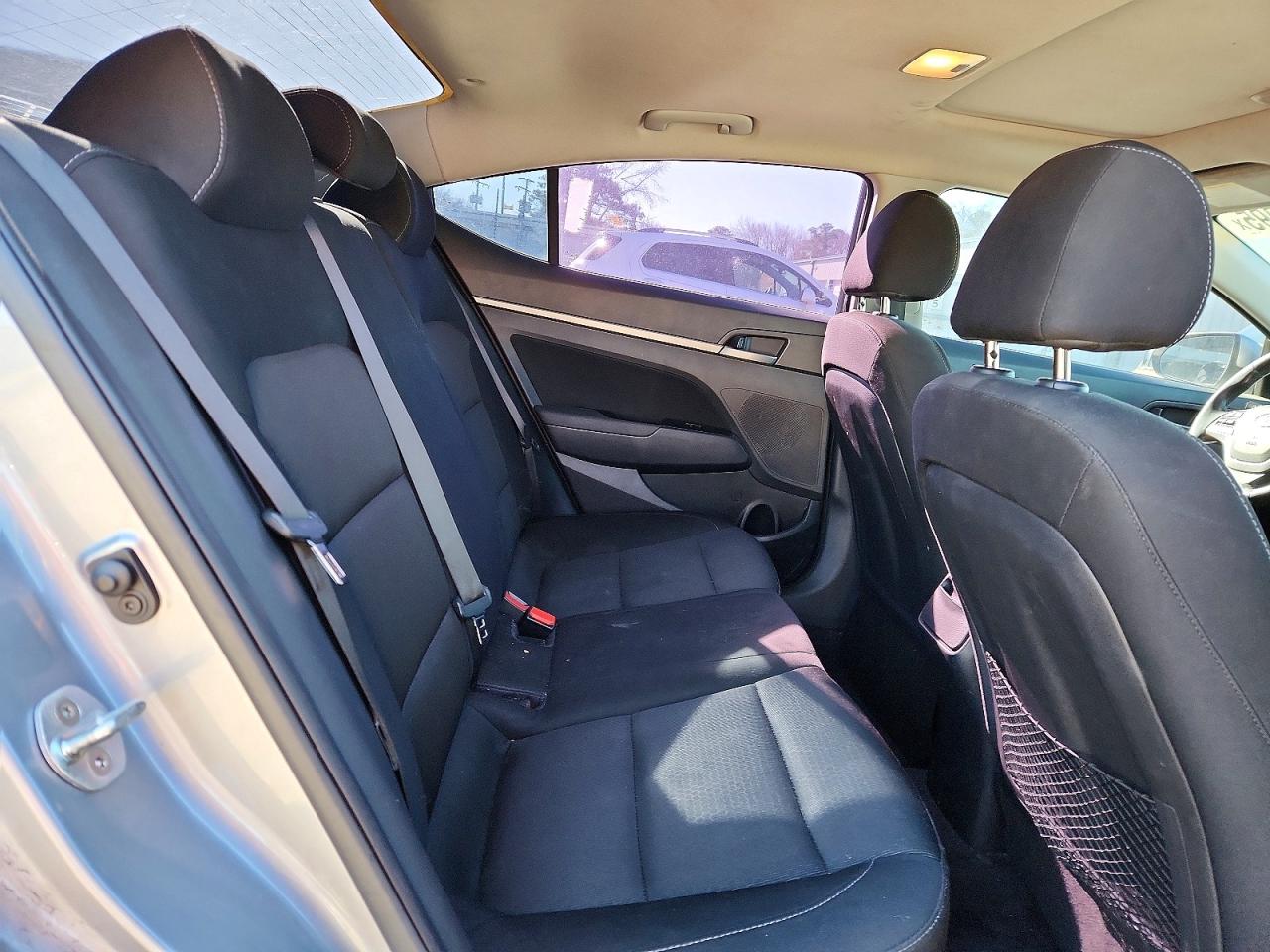 2017 HYUNDAI ELANTRA SE photo 19