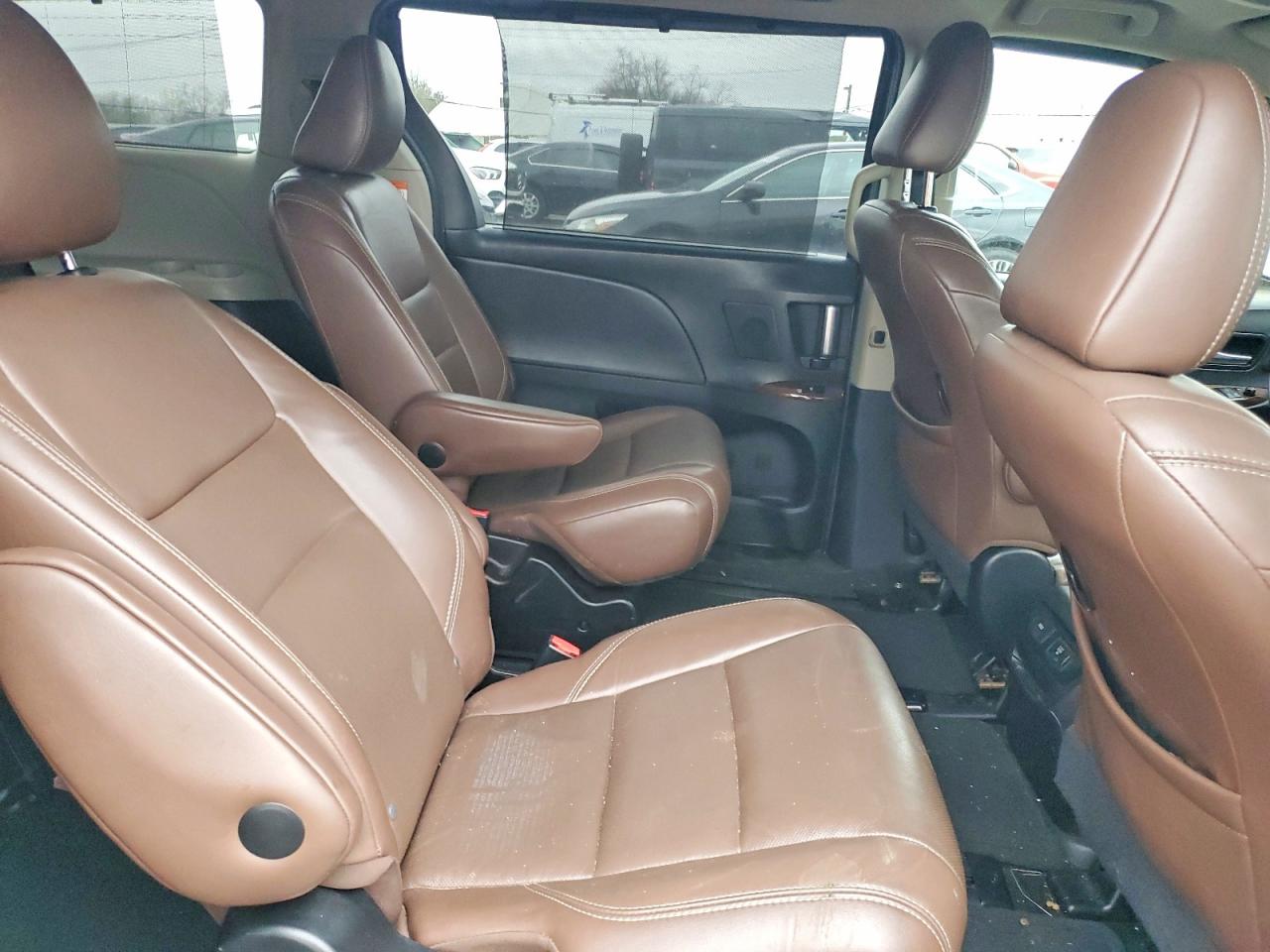 2015 TOYOTA SIENNA XLE photo 11