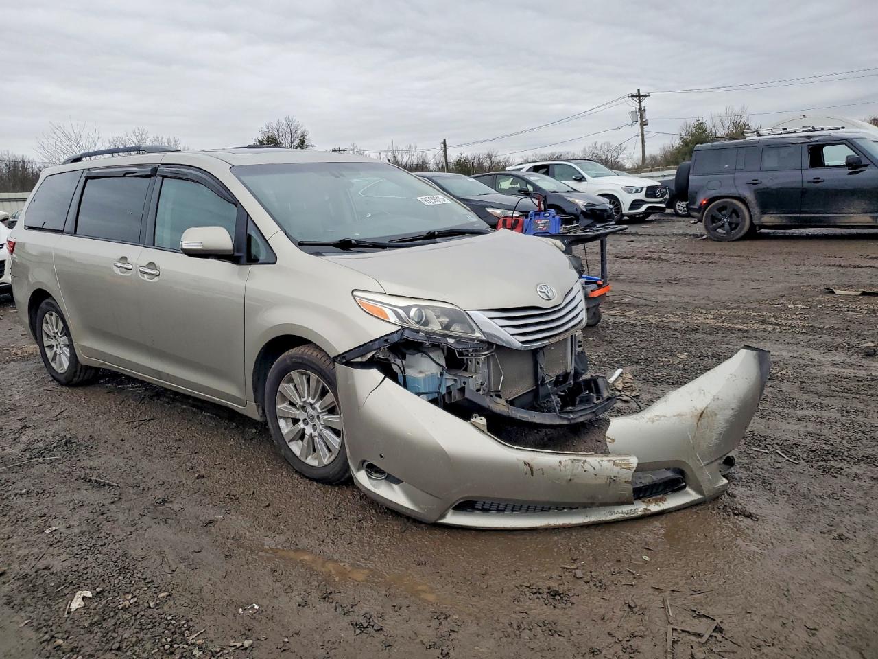 2015 TOYOTA SIENNA XLE photo 4