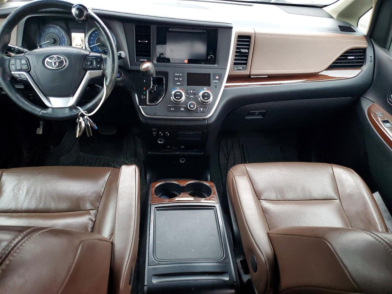 2015 TOYOTA SIENNA XLE photo 8