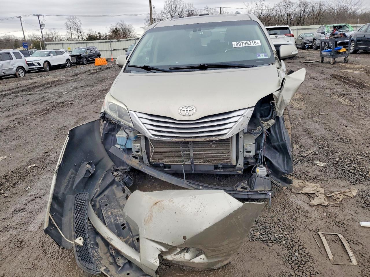 2015 TOYOTA SIENNA XLE photo 10