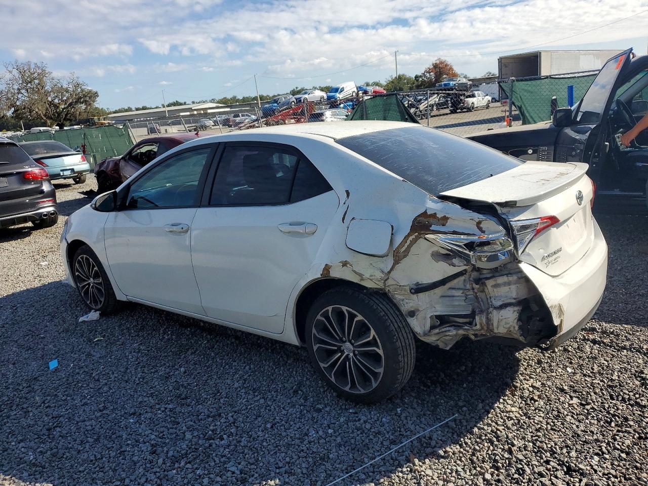 2016 TOYOTA COROLLA L photo 2