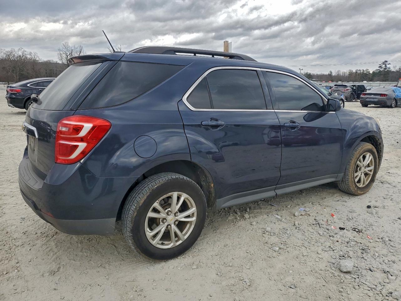 2017 CHEVROLET EQUINOX LT photo 3