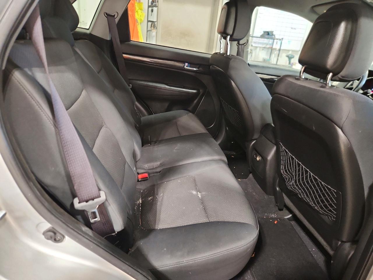 2011 KIA SORENTO BASE photo 11
