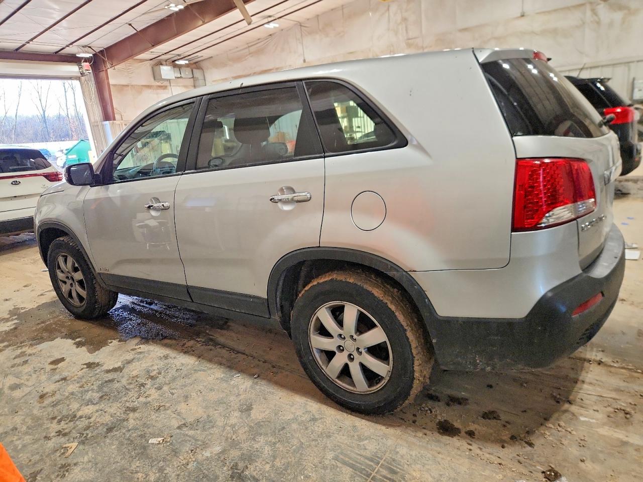 2011 KIA SORENTO BASE photo 2