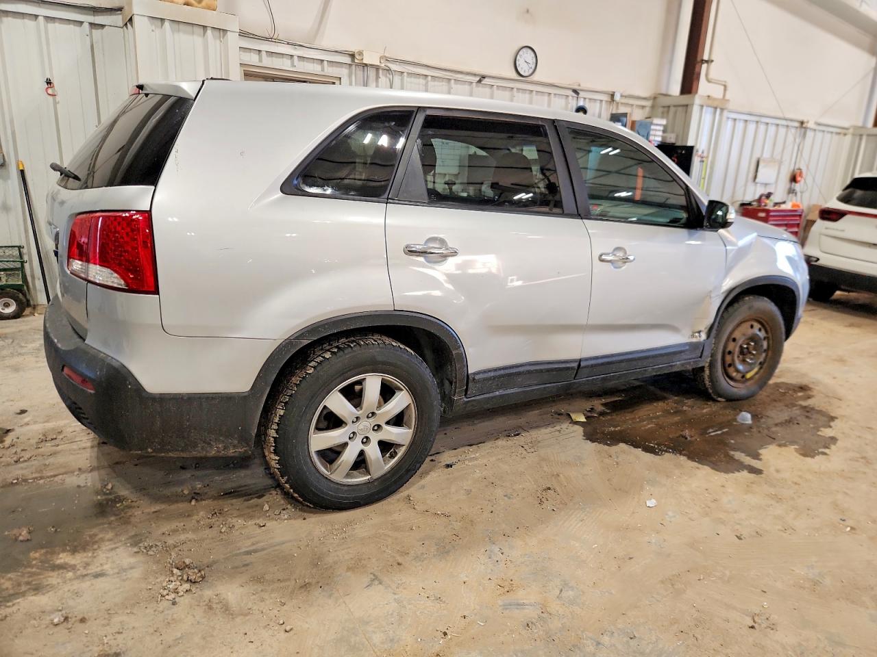 2011 KIA SORENTO BASE photo 3