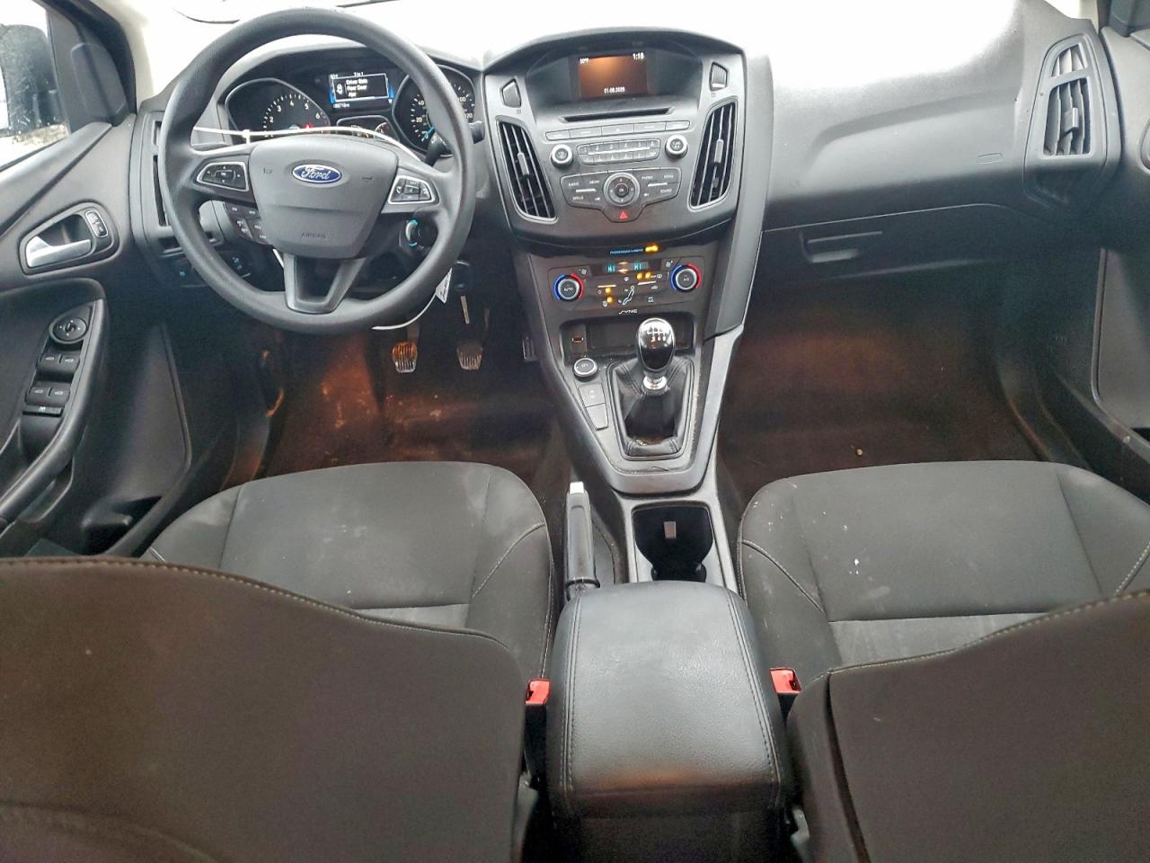 2017 FORD FOCUS SE photo 8