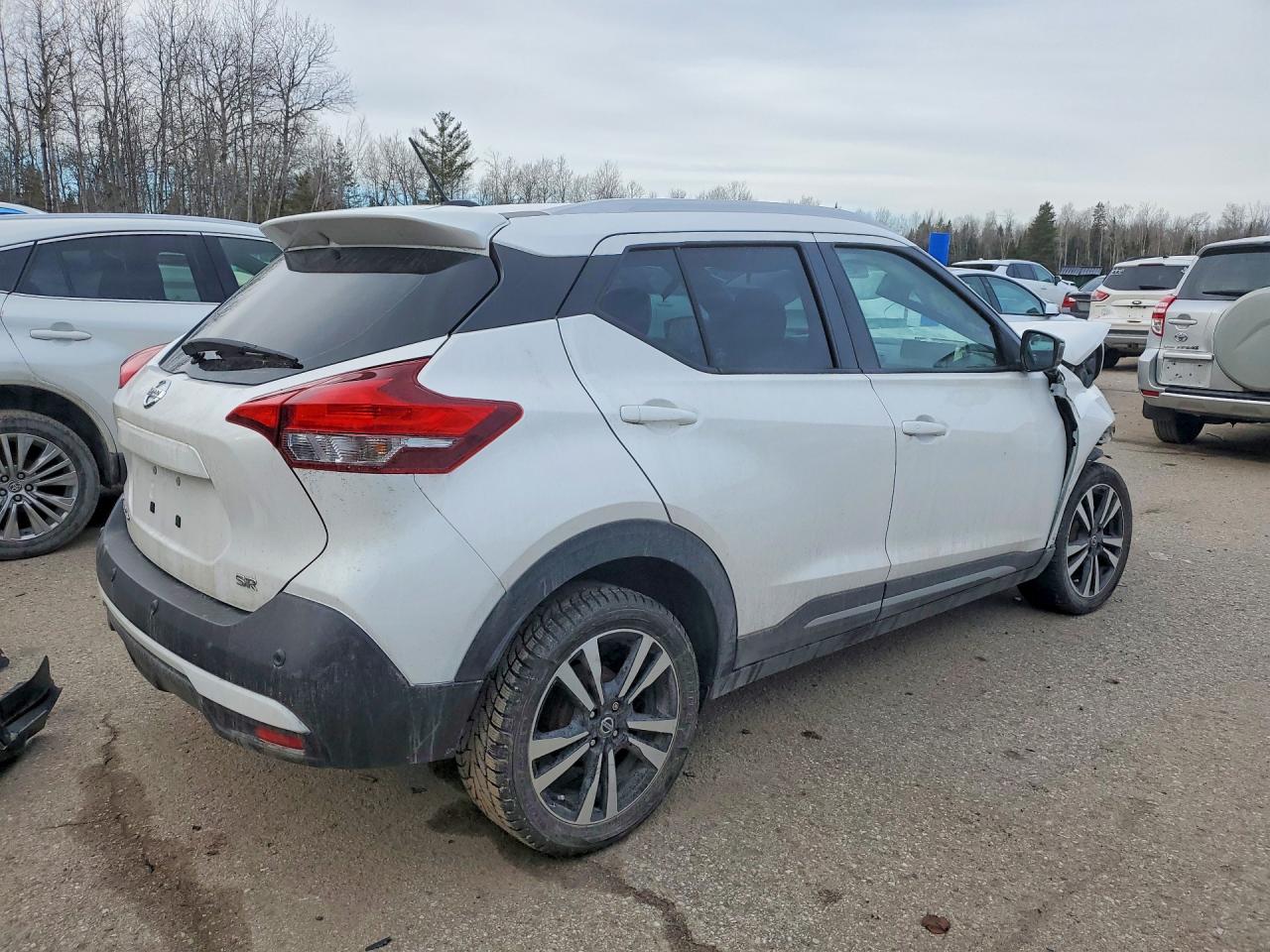 2020 NISSAN KICKS SR photo 3