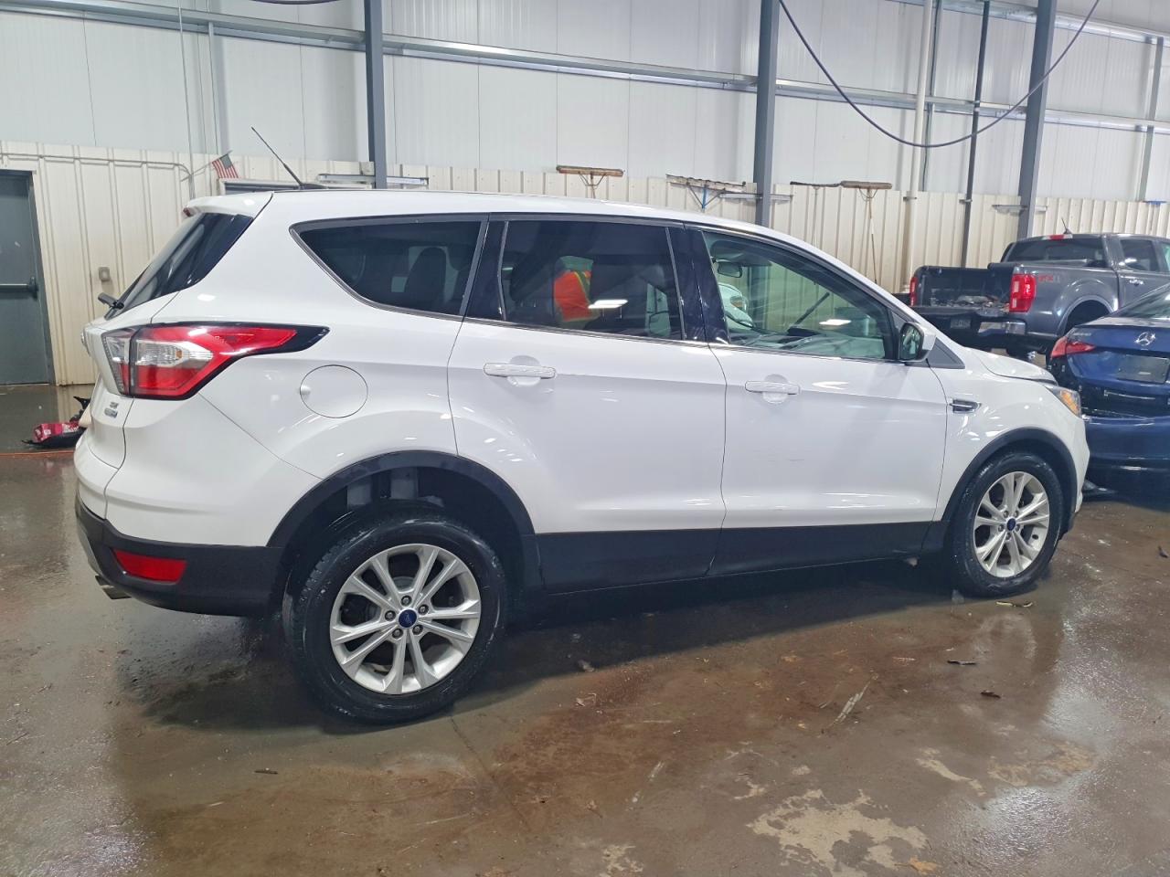 2017 FORD ESCAPE SE photo 3