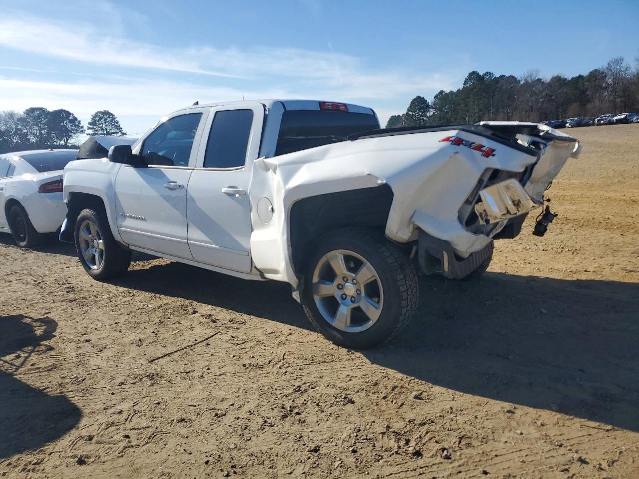 2018 CHEVROLET SILVERADO K1500 LT photo 2