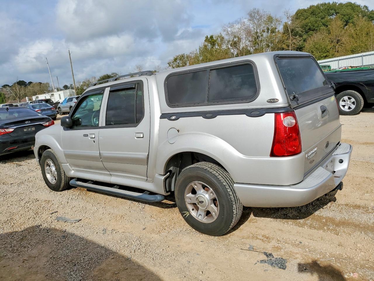 2004 FORD EXPLORER SPORT TRAC photo 2