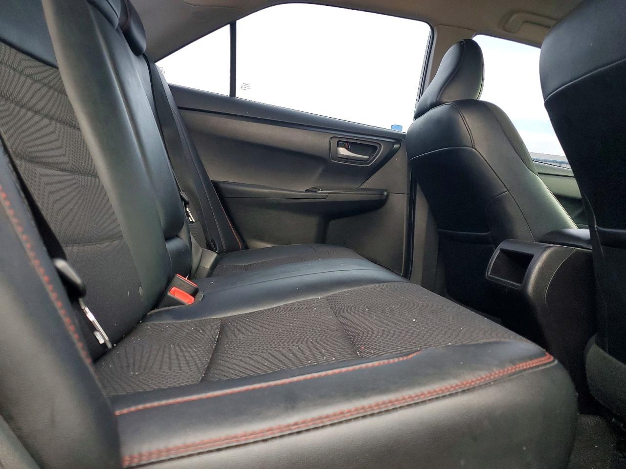 2017 TOYOTA CAMRY LE photo 10
