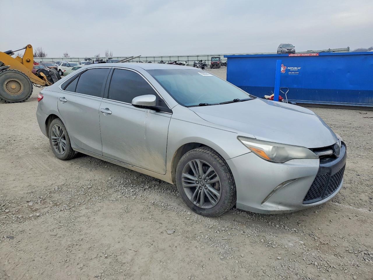 2017 TOYOTA CAMRY LE photo 4