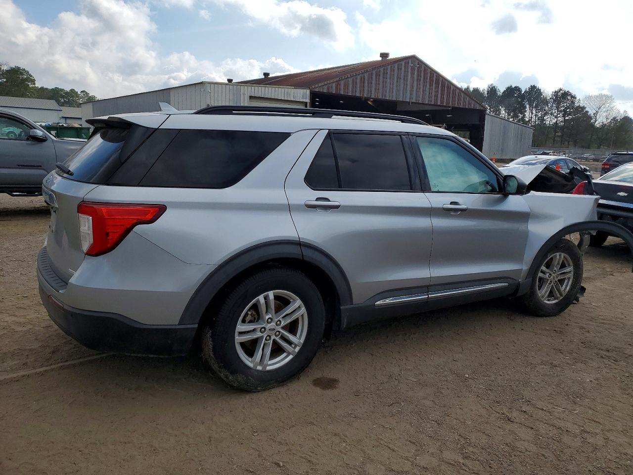 2020 FORD EXPLORER XLT photo 3