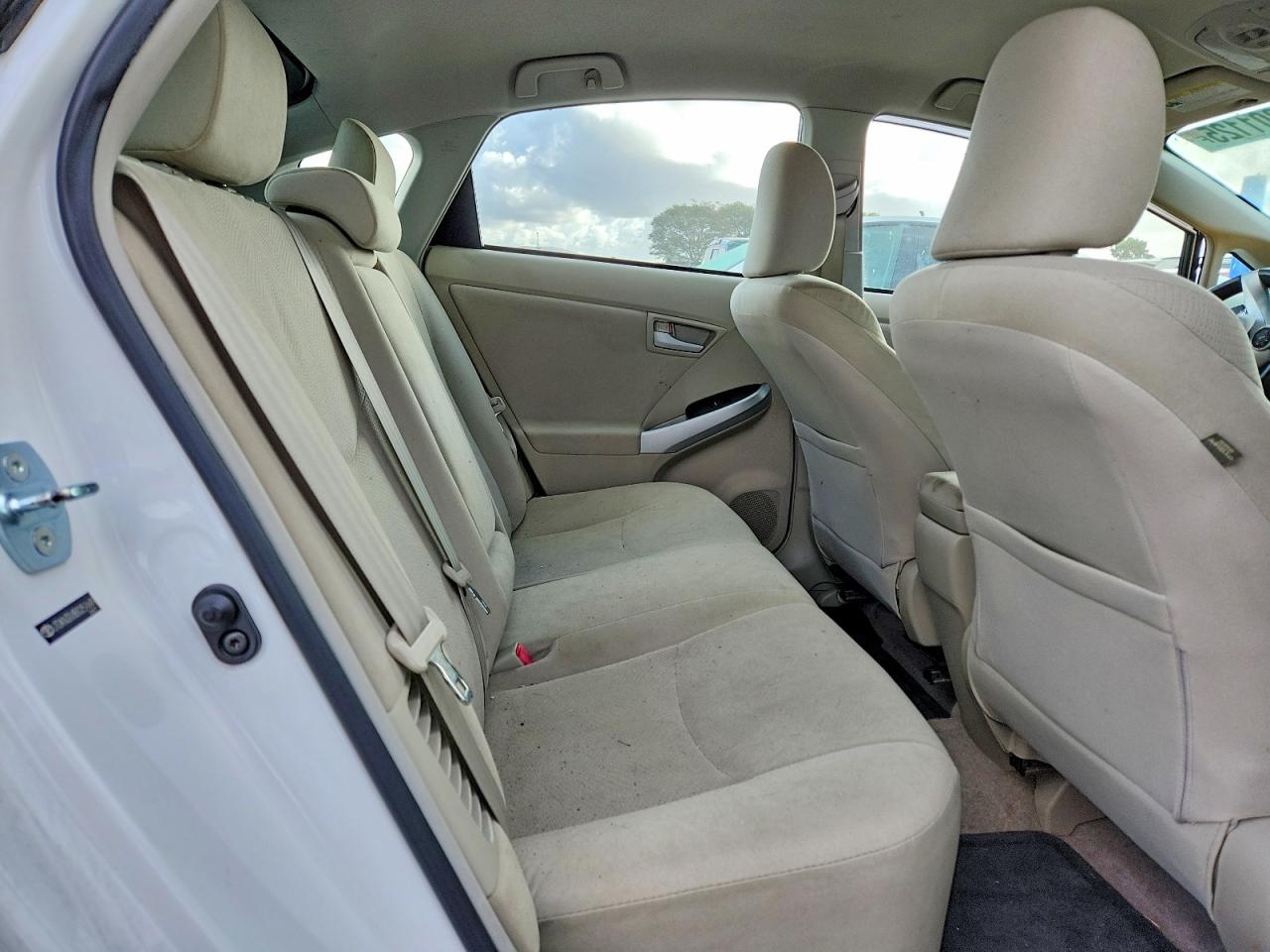 2011 TOYOTA PRIUS photo 10