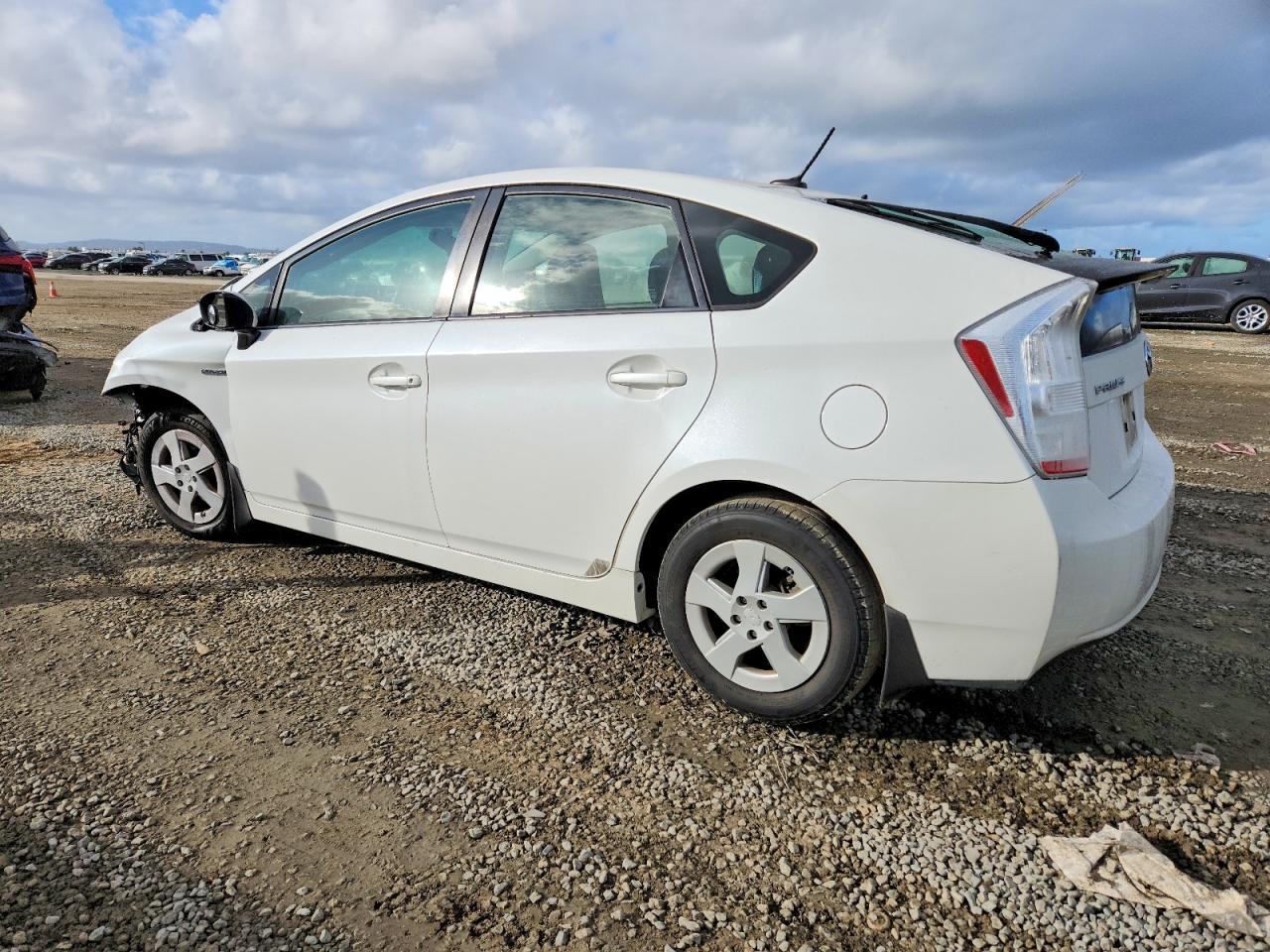 2011 TOYOTA PRIUS photo 2