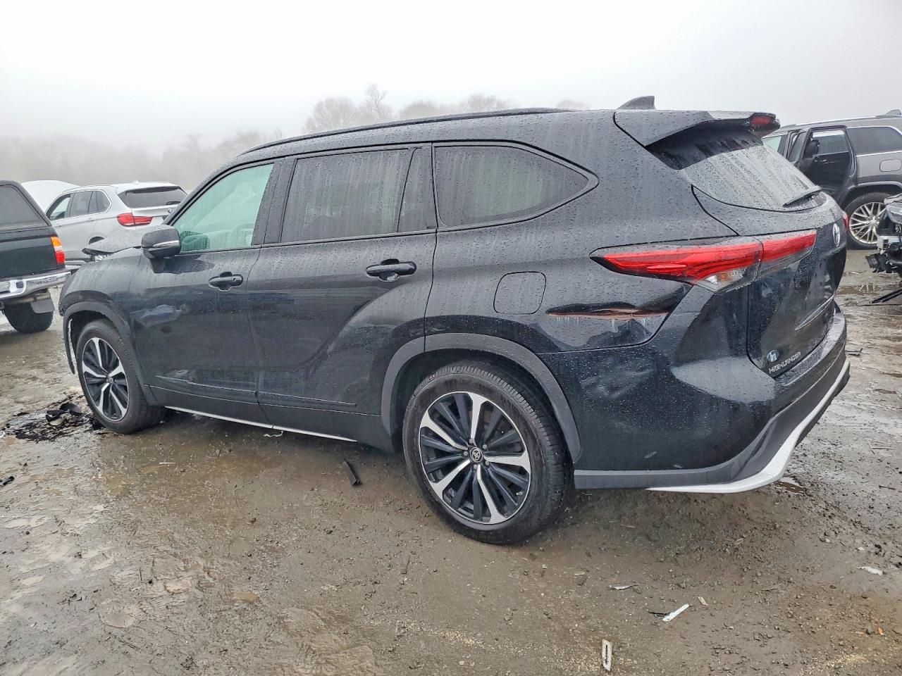 2021 TOYOTA HIGHLANDER XSE photo 2