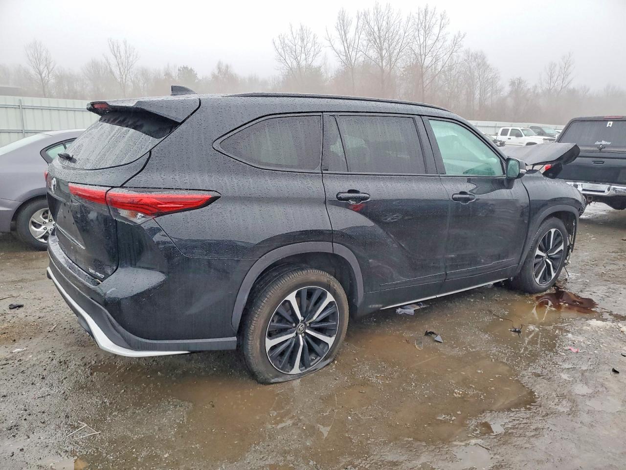 2021 TOYOTA HIGHLANDER XSE photo 3