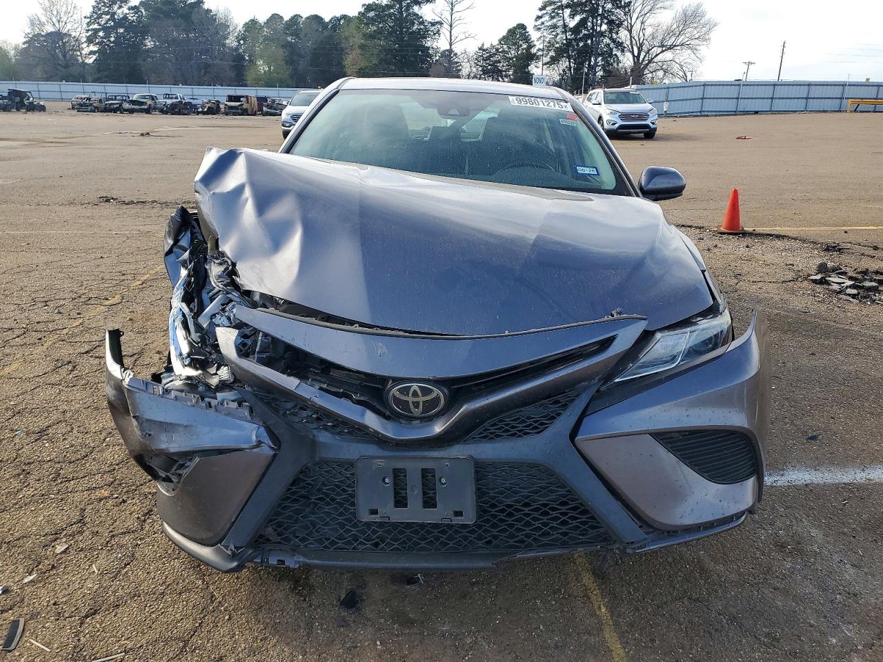 2020 TOYOTA CAMRY SE photo 5