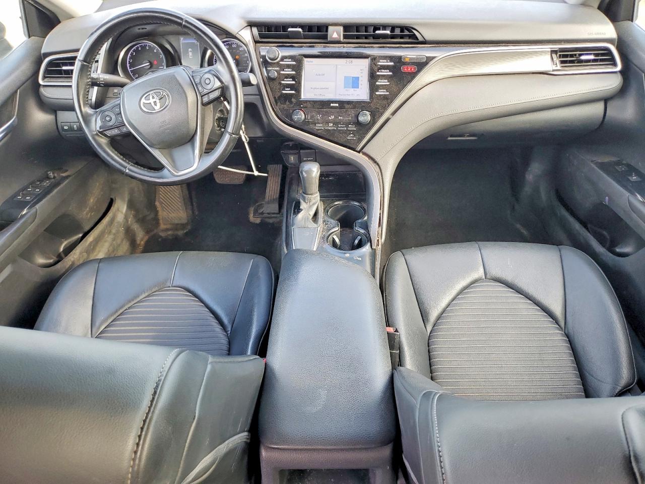 2020 TOYOTA CAMRY SE photo 8