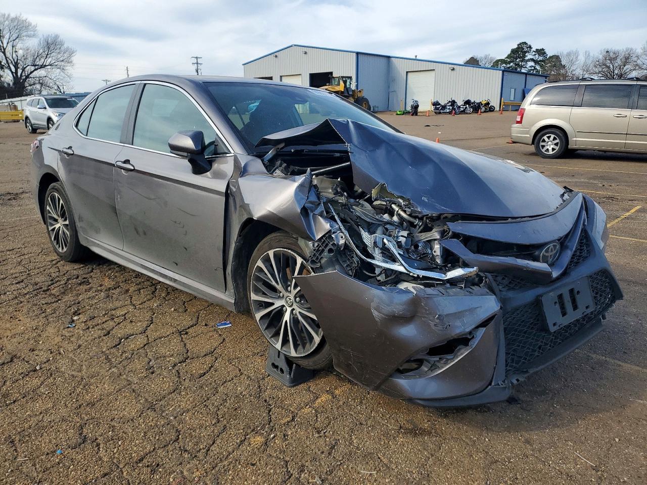 2020 TOYOTA CAMRY SE photo 4