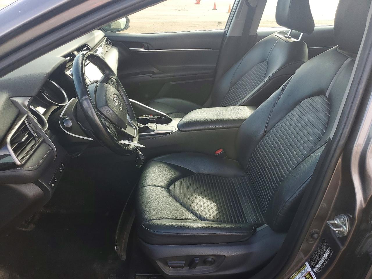 2020 TOYOTA CAMRY SE photo 7