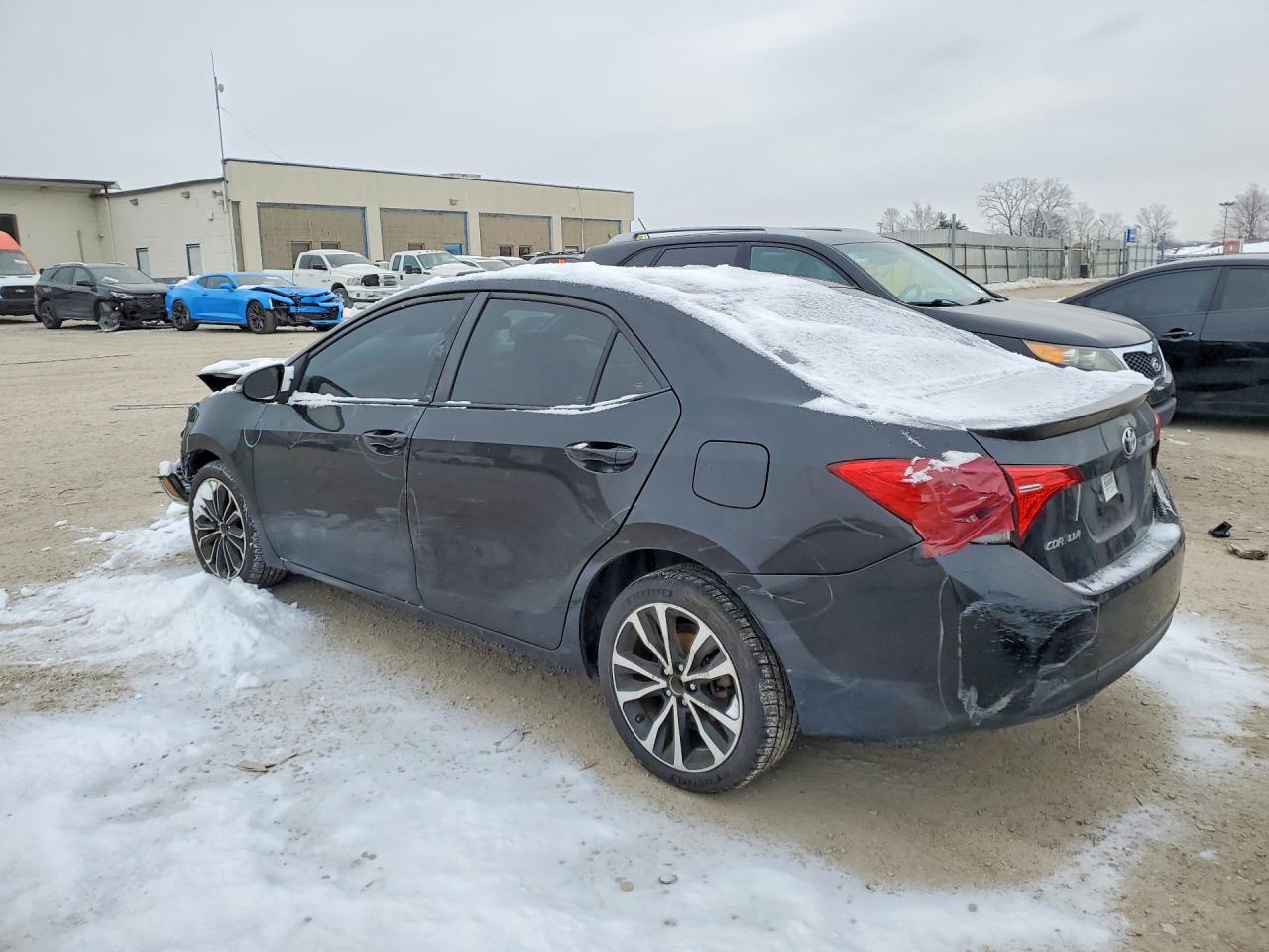 2019 TOYOTA COROLLA photo 2