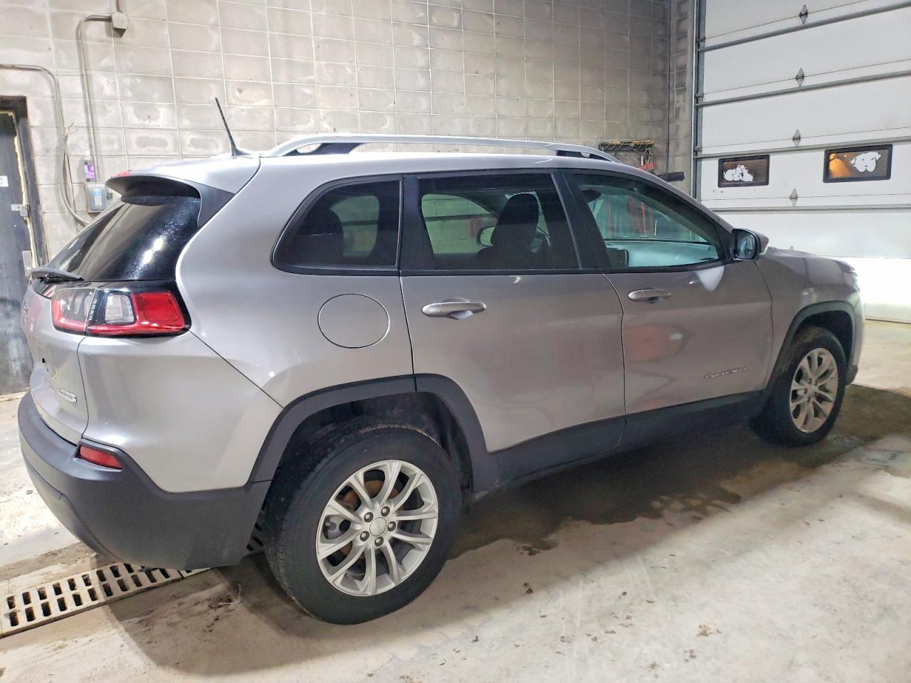 2021 JEEP CHEROKEE LATITUDE photo 3