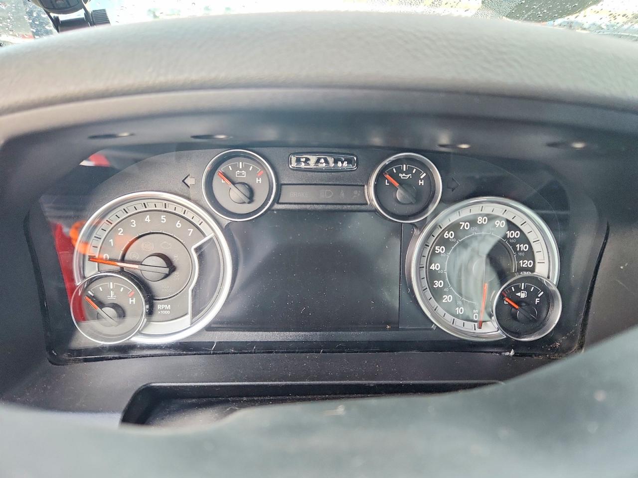 2016 RAM 1500 SLT photo 9