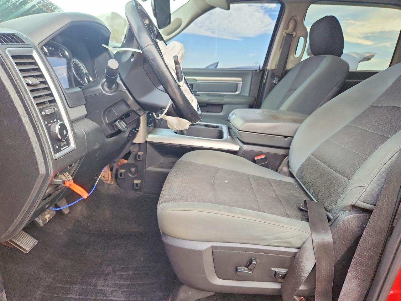 2016 RAM 1500 SLT photo 7