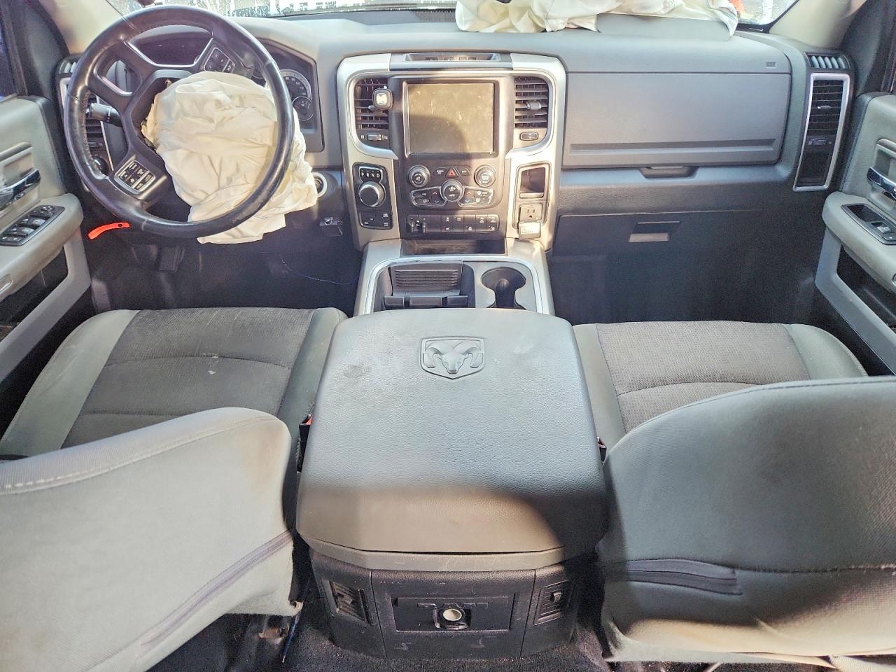 2016 RAM 1500 SLT photo 8