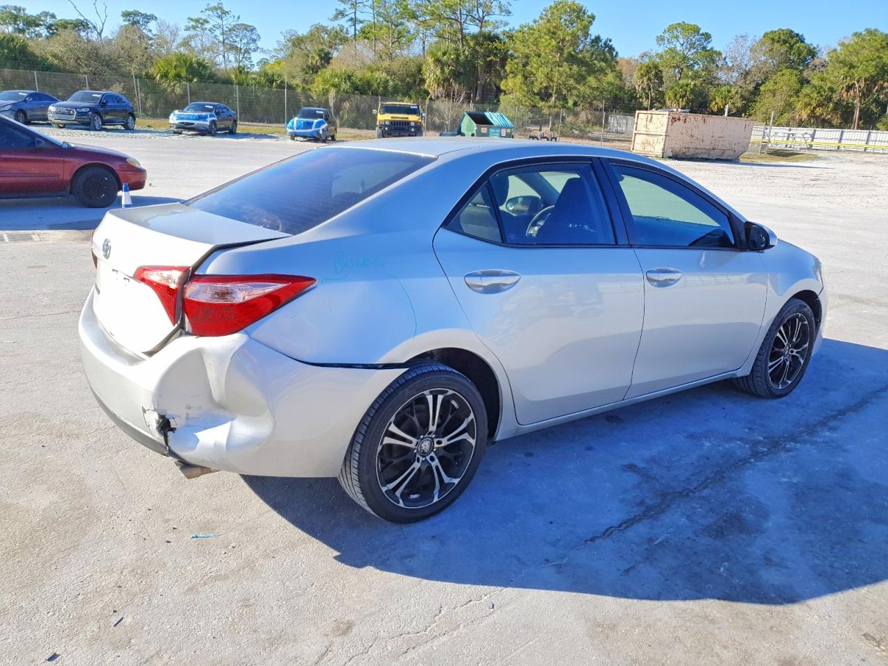 2018 TOYOTA COROLLA LE photo 3