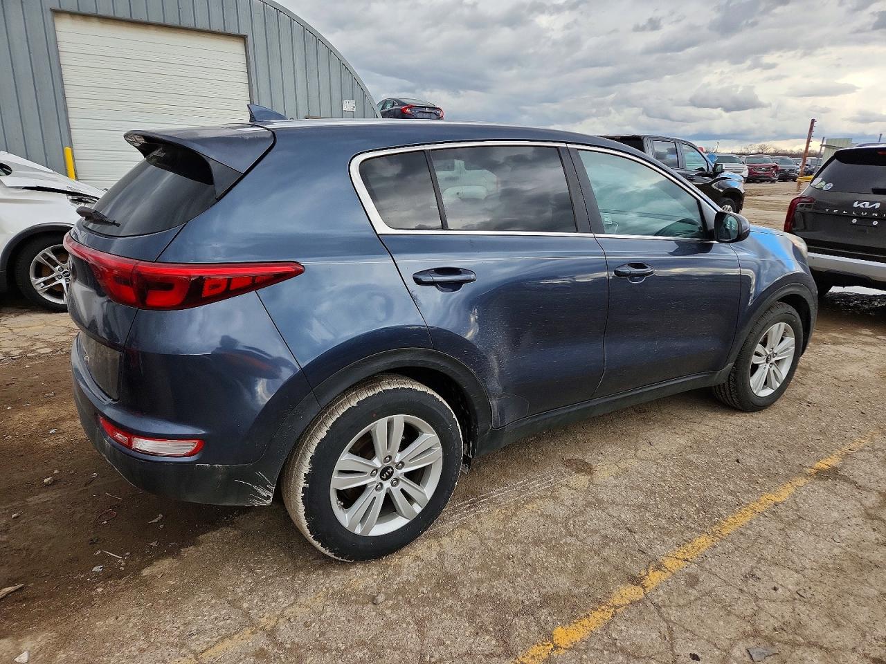 2017 KIA SPORTAGE LX photo 3