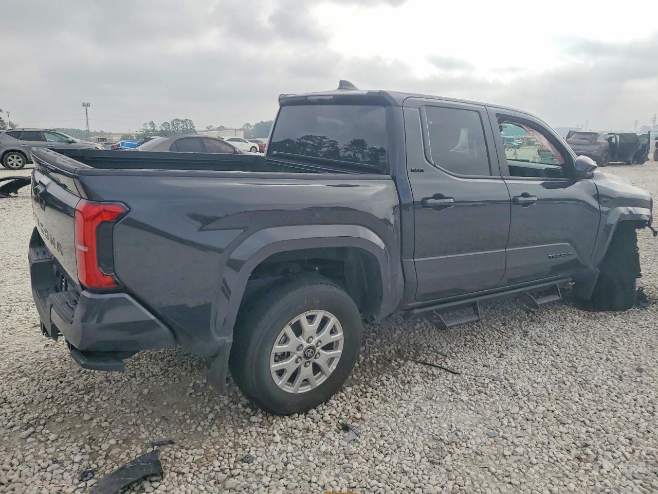 2024 TOYOTA TACOMA DOUBLE CAB photo 3