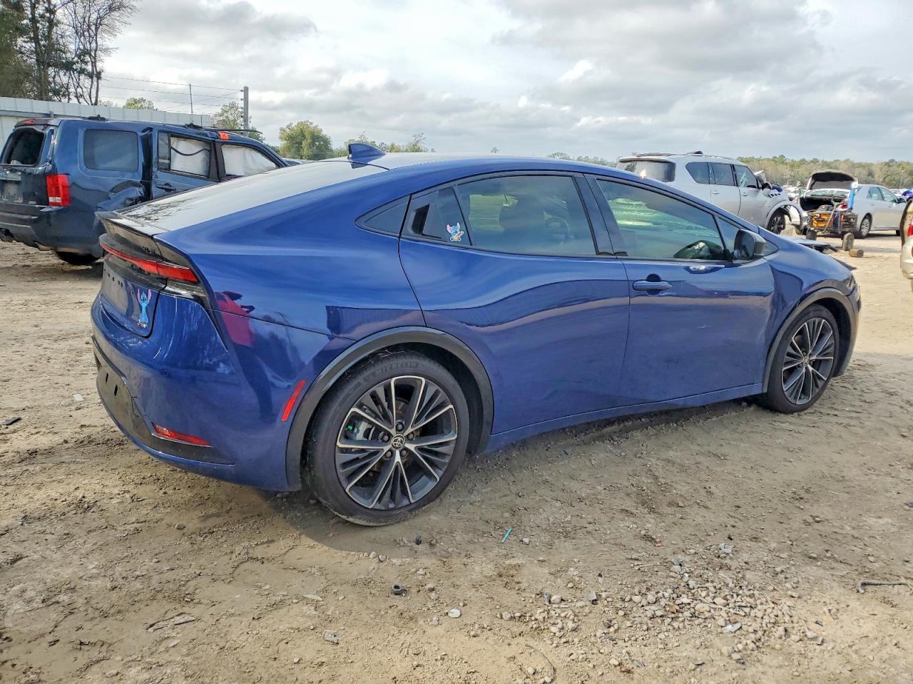 2025 TOYOTA PRIUS XLE photo 3