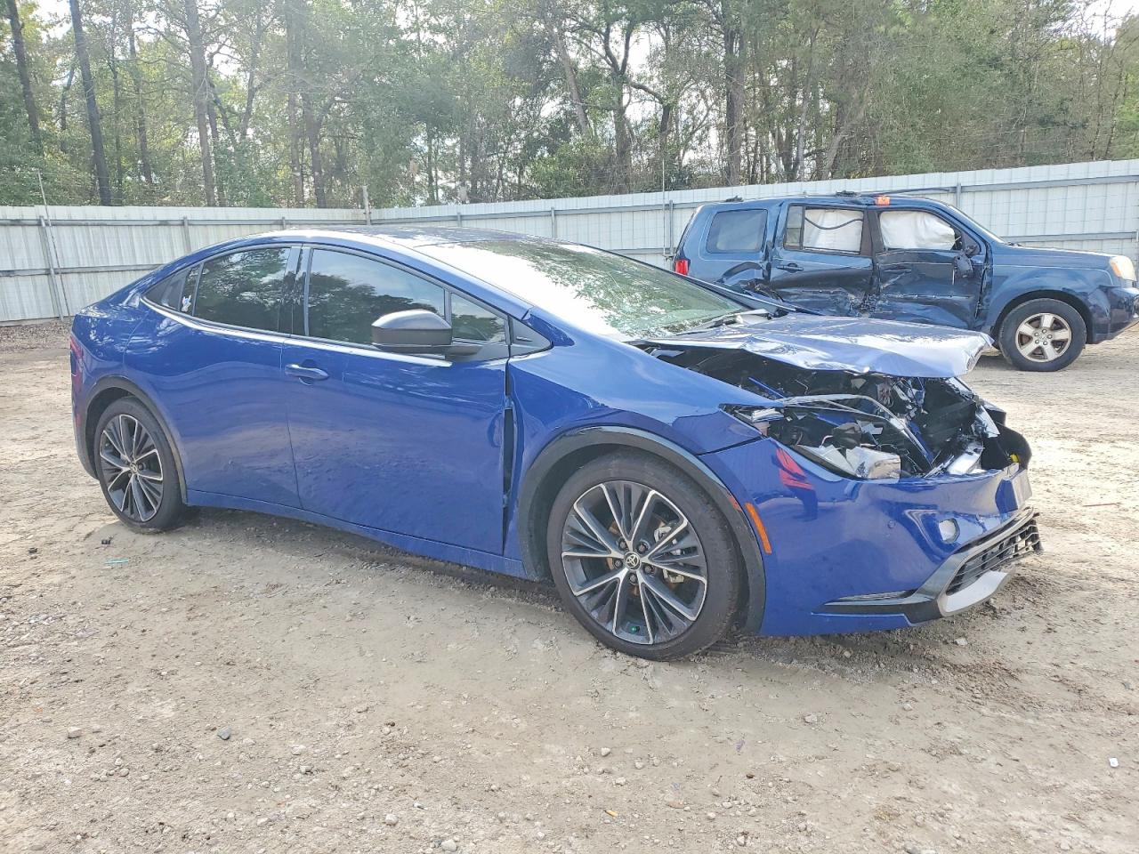 2025 TOYOTA PRIUS XLE photo 4