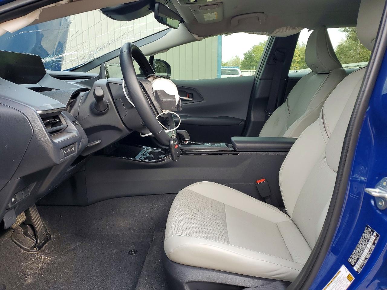 2025 TOYOTA PRIUS XLE photo 7