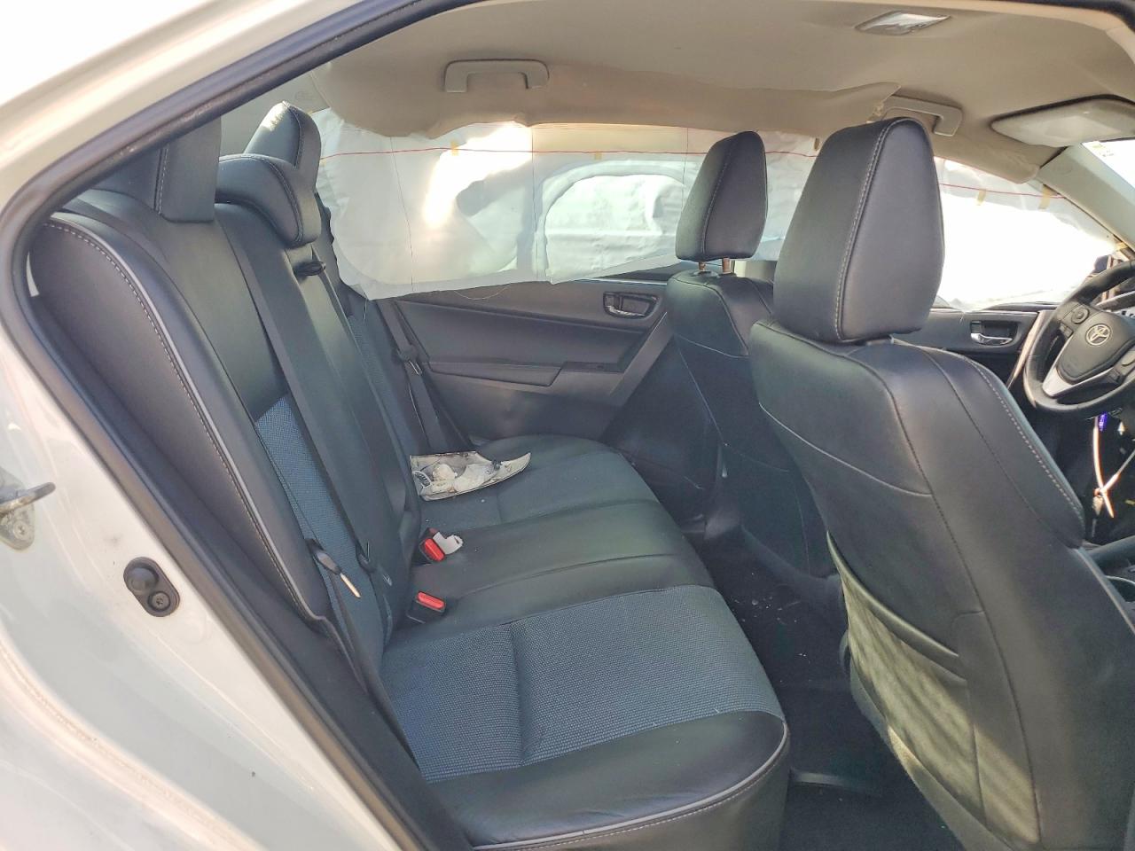 2015 TOYOTA COROLLA L photo 10