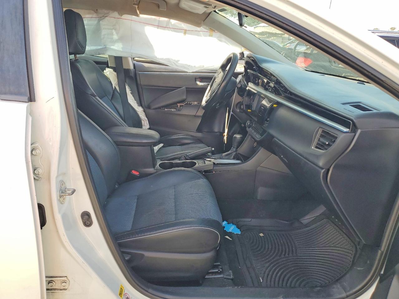 2015 TOYOTA COROLLA L photo 7