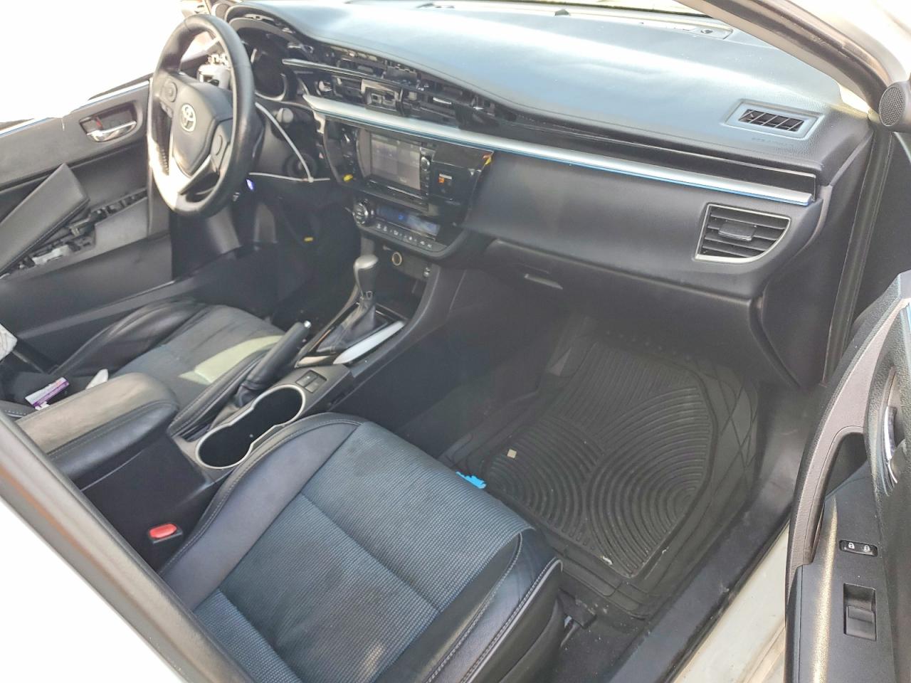 2015 TOYOTA COROLLA L photo 8