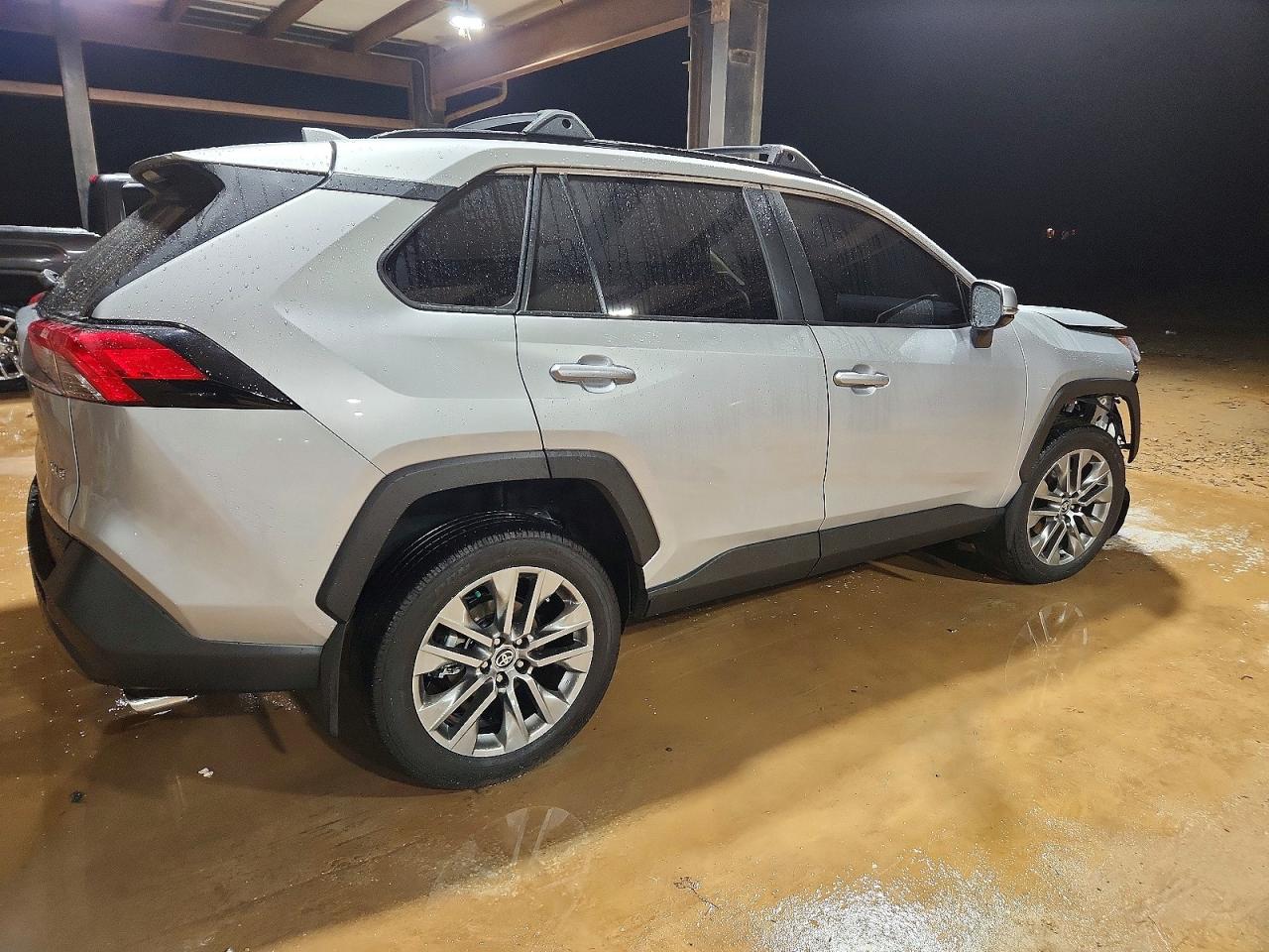 2025 TOYOTA RAV4 XLE PREMIUM photo 5
