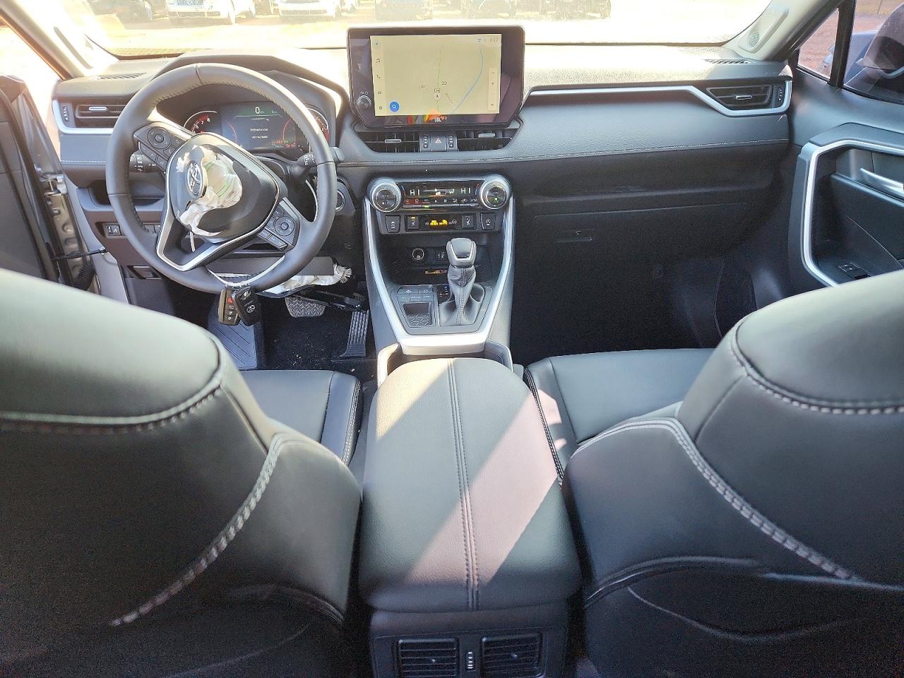 2025 TOYOTA RAV4 XLE PREMIUM photo 15